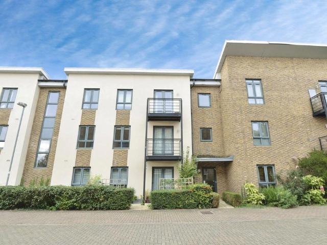 Flat for sale in Pouchen End, Hertfordshire