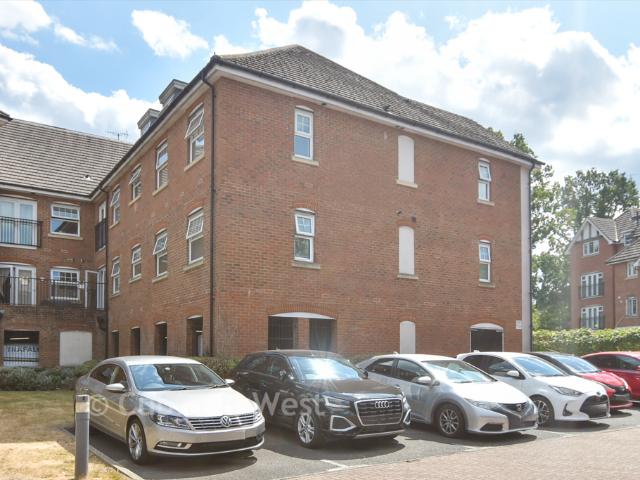 Flat for sale in Three Bridges, Glynde