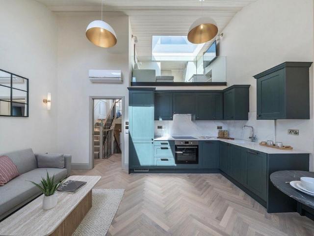 Flat for sale in Putney, Greater London