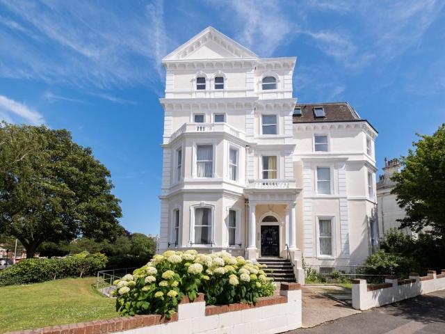 Flat for sale in Folkestone