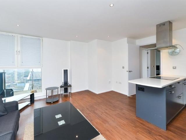 Flat for sale in Canning Town, Greater London