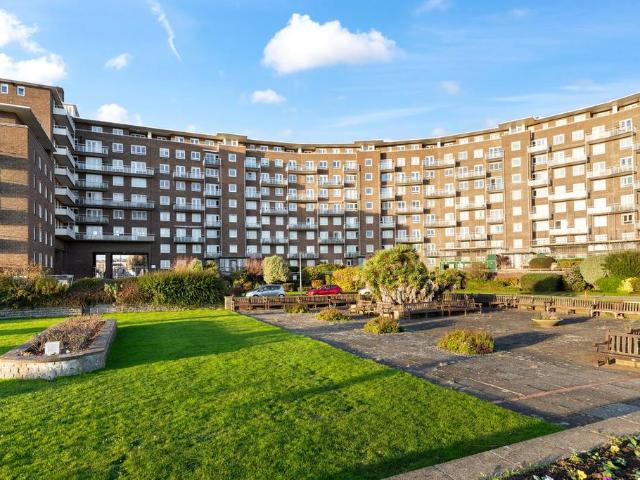 Flat for sale in Clarendon, Ash