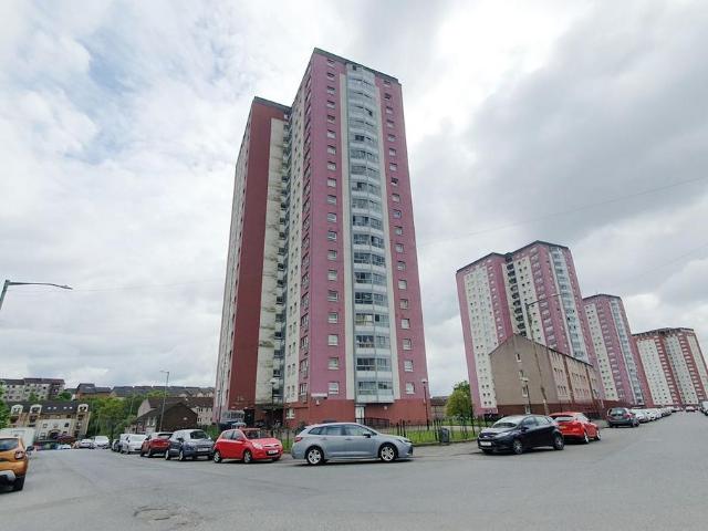 Flat for sale in Garngad, Scotland