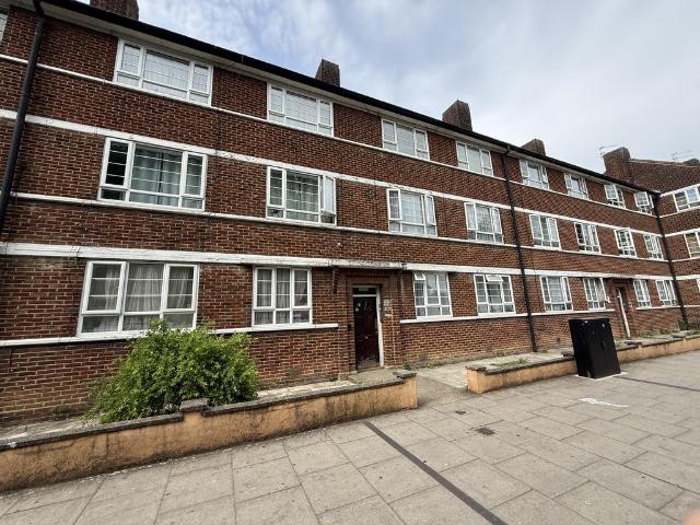 Flat for sale in Kingsbury, Greater London