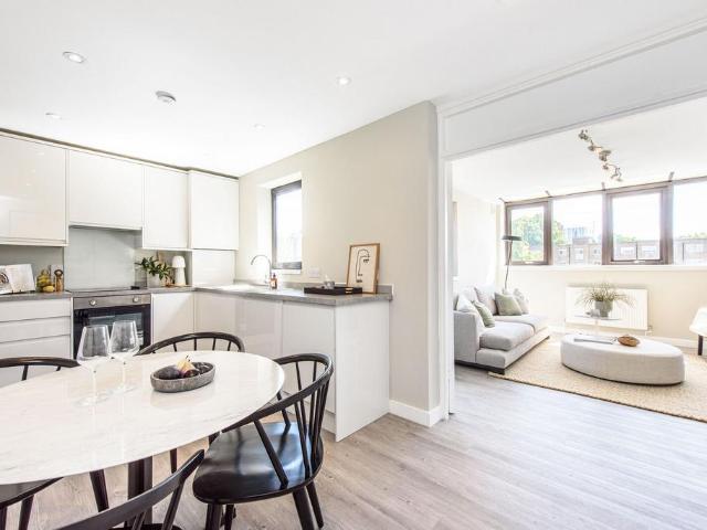 Flat for sale in South Hampstead, Greater London
