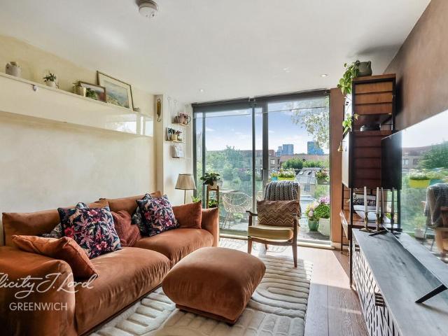 Flat for sale in Greater London