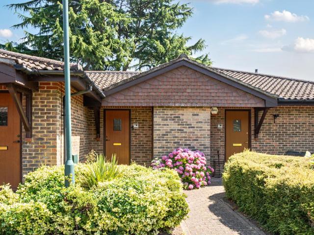 Flat for sale in Caterham-on-the-Hill, Hillview
