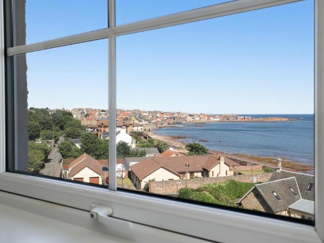 Flat for sale in Dunbar, Scotland