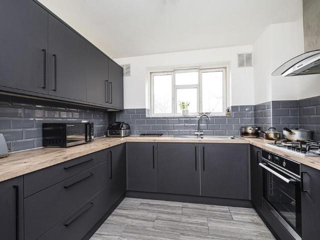 Flat for sale in St. George in the East, Stepney
