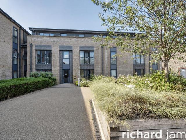 Flat for sale in Rodbourne, Swindon