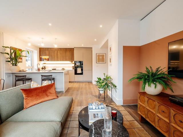 Flat for sale in Bromley-by-Bow, Mile End