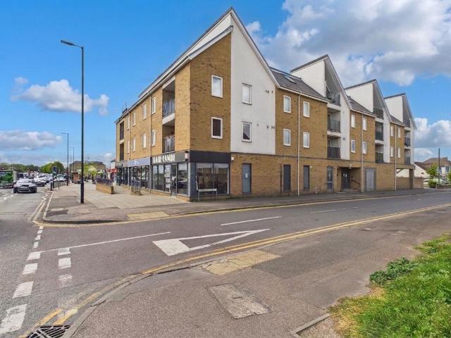 Flat for sale in Essex