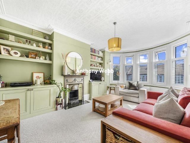 Flat for sale in Palmers Green, Greater London