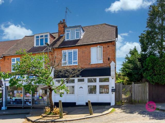 Flat for sale in Finchley, Greater London