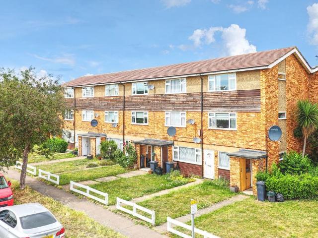 Flat for sale in Broxbourne, Hertfordshire