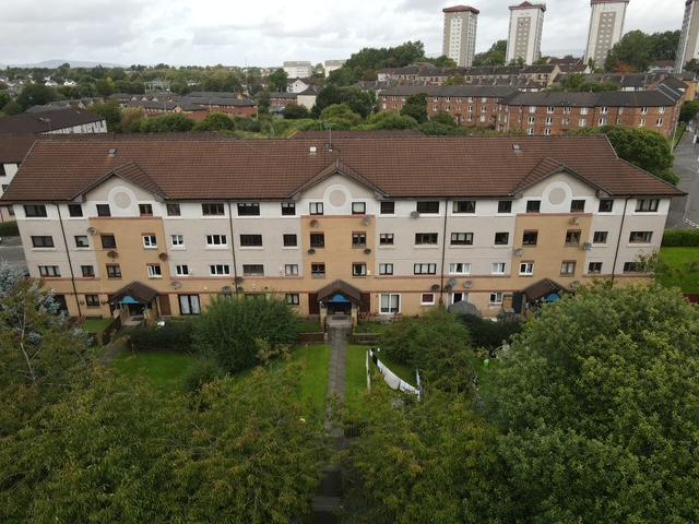 Flat for sale in Cowlairs, Glasgow