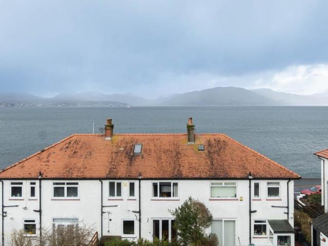 Flat for sale in Gourock, Scotland