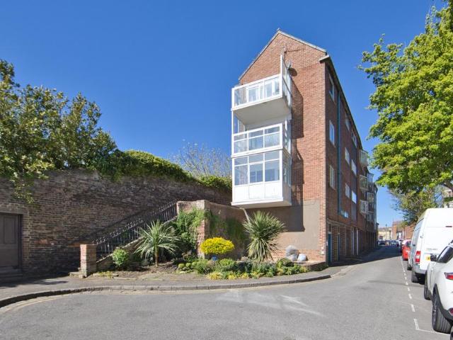 Flat for sale in Folkestone