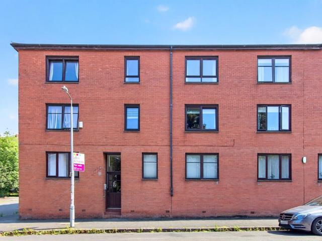 Flat for sale in Riddrie, Scotland
