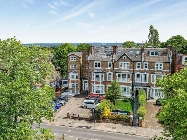 Flat for sale in Muswell Hill, Greater London