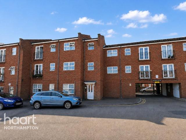 Flat for sale in Phippsville, Northampton