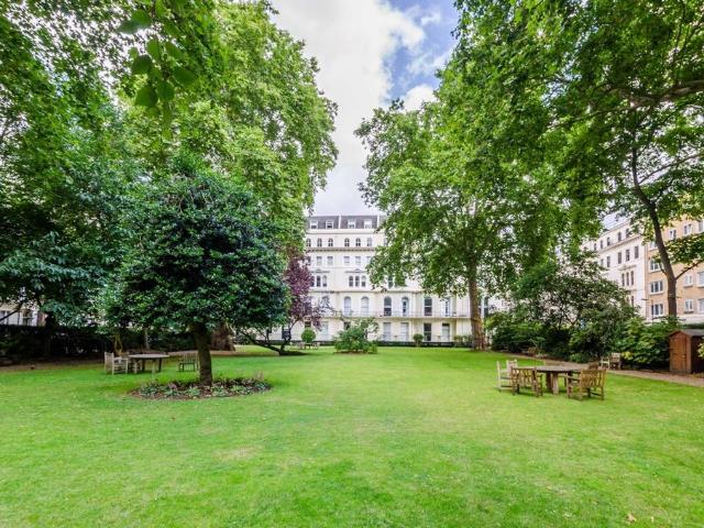Flat for sale in Bayswater, Greater London