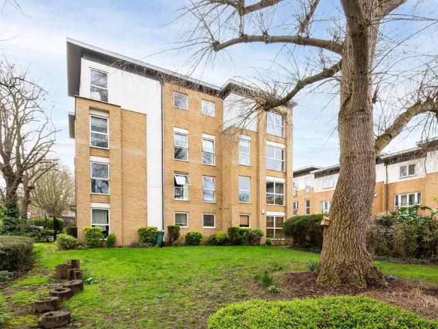 Flat for sale in Dulwich, Greater London