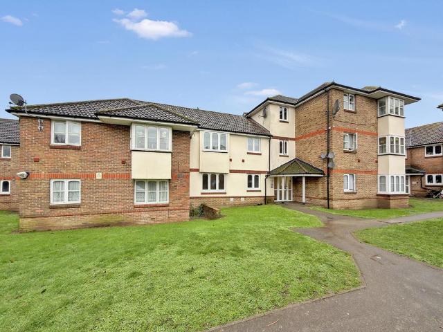 Flat for sale in London Borough of Hounslow, Osterley