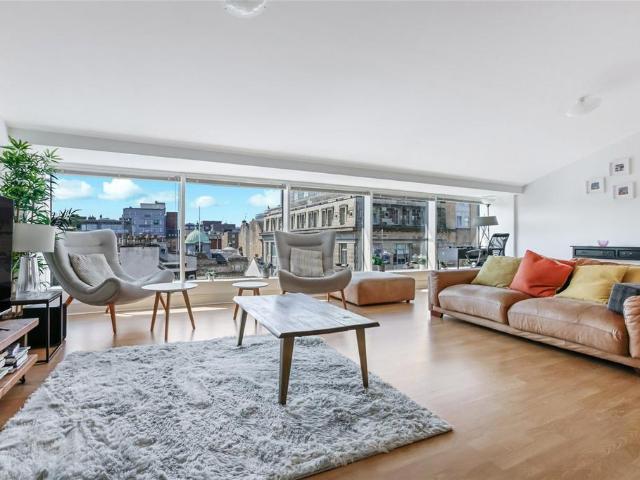 Flat for sale in Merchant City, Scotland