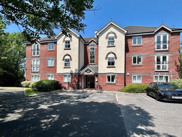Flat for sale in Wythenshawe, Manchester