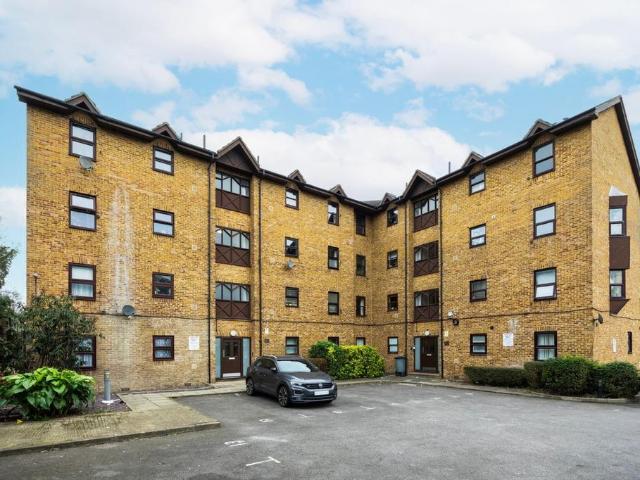 Flat for sale in London Borough of Lewisham, Brockley