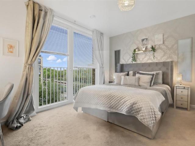 Flat for sale in Ponders End, Greater London