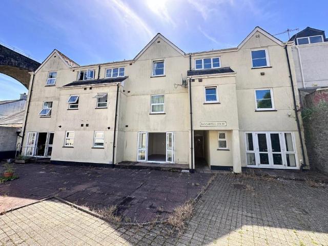 Flat for sale in Weir Quay, Devon