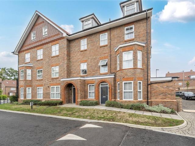 Flat for sale in Blackhills, Surrey