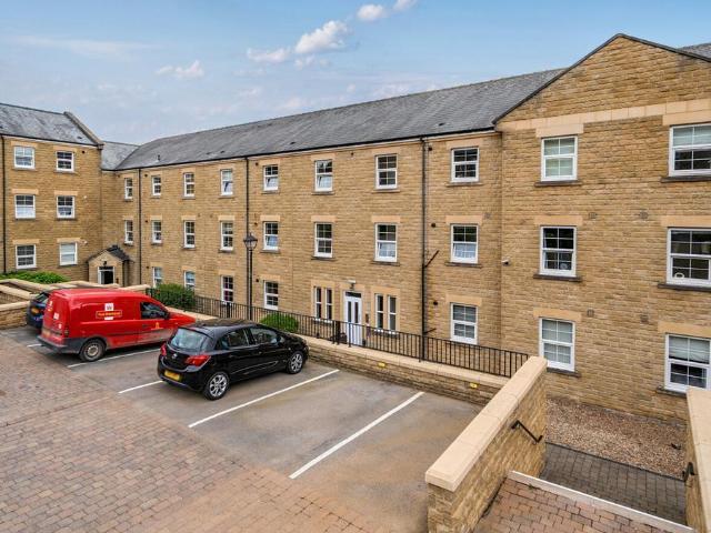 Flat for sale in Roundhay, West Yorkshire