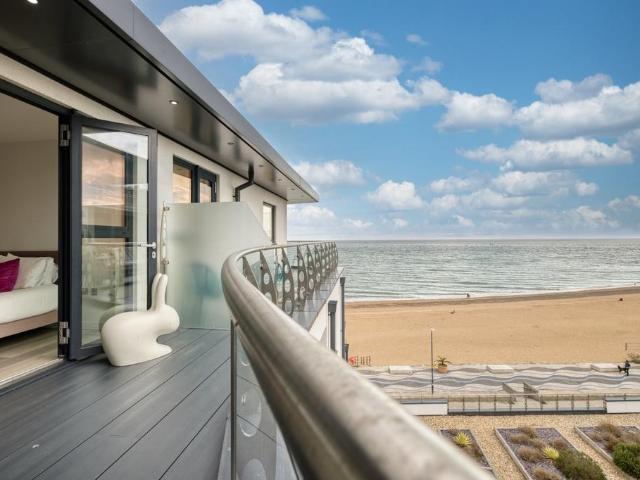 Flat for sale in East Cliff, Acol