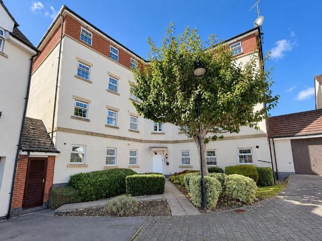 Flat for sale in Abbey Farm, Blunsdon St Andrew