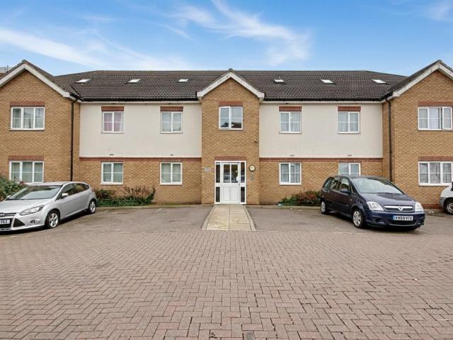 Flat for sale in Ponders End, Greater London