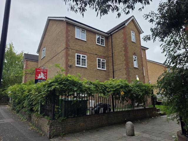 Flat for sale in Camberwell, Greater London