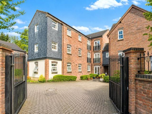 Flat for sale in Shirley, West Midlands