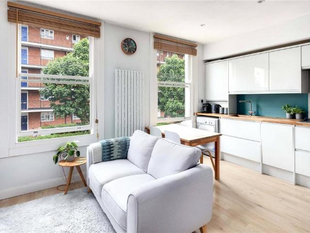 Flat for sale in Bromley-by-Bow, Greater London
