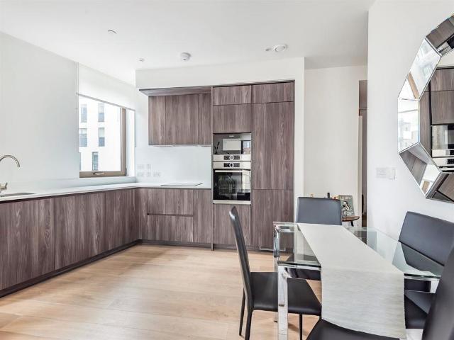 Flat for sale in Greenwich Peninsula, Greater London