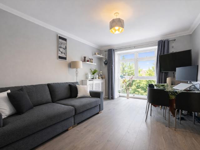 Flat for sale in London Borough of Ealing, Isle Of Man