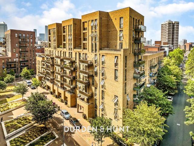 Flat for sale in Bromley-by-Bow, Mile End