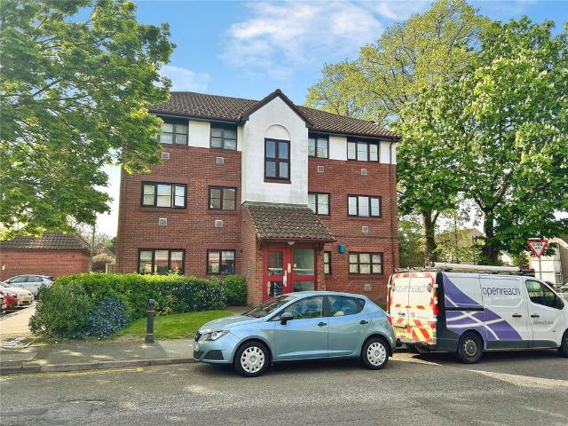 Flat for sale in Hackbridge, Greater London