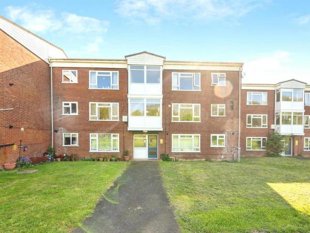 Flat for sale in Woodloes Park, Green Close
