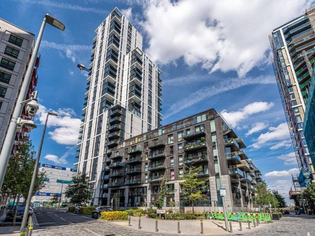 Flat for sale in Greenwich Peninsula, Greater London