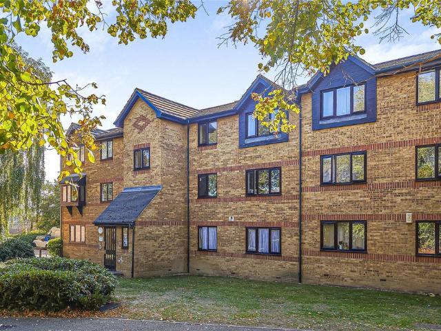 Flat for sale in London Borough of Barking and Dagenham, Greater London