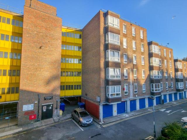 Flat for sale in Glyndon, Plumstead
