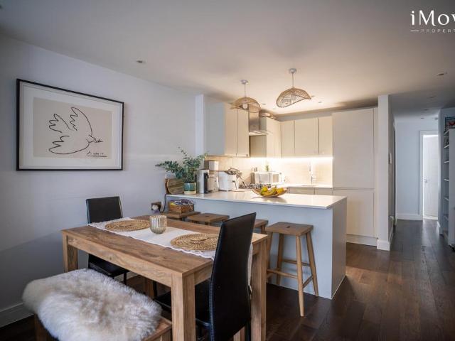 Flat for sale in Crystal Palace, Greater London